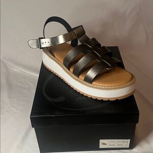 Stylish Women's Pewter Sandals